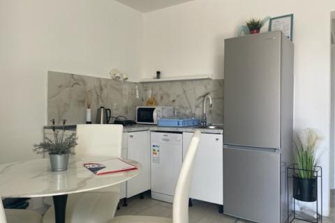 MALINSKA-kuća sa šest apartmana i bazenom -uhodani posao