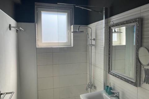 MALINSKA-kuća sa šest apartmana i bazenom -uhodani posao