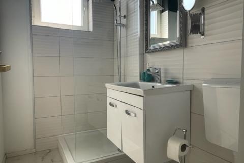 MALINSKA-kuća sa šest apartmana i bazenom -uhodani posao