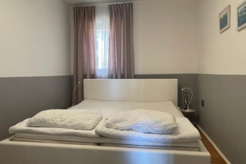 MALINSKA-kuća sa šest apartmana i bazenom -uhodani posao