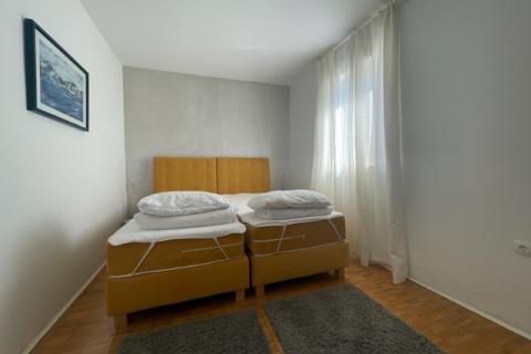 MALINSKA-kuća sa šest apartmana i bazenom -uhodani posao