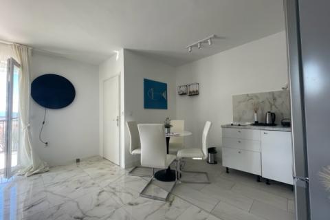 MALINSKA-kuća sa šest apartmana i bazenom -uhodani posao