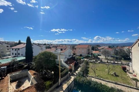 MALINSKA-kuća sa šest apartmana i bazenom -uhodani posao