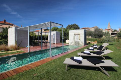 Istra - okolica Pule - predivna renovirana autohtona villa iz 17.st. 