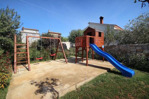 Istra - okolica Pule - predivna renovirana autohtona villa iz 17.st. 