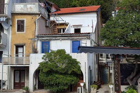 Baška- troetažni stan 85m2, pogled, terasa