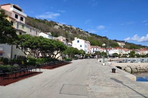 Baška- troetažni stan 85m2, pogled, terasa