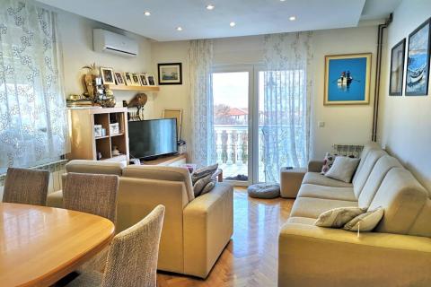 Otok Krk - Malinska - stan s pogledom na more