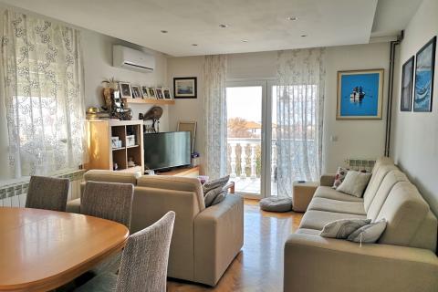 Otok Krk - Malinska - stan s pogledom na more