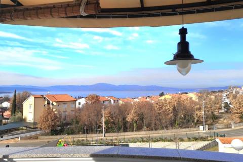 Otok Krk - Malinska - stan s pogledom na more