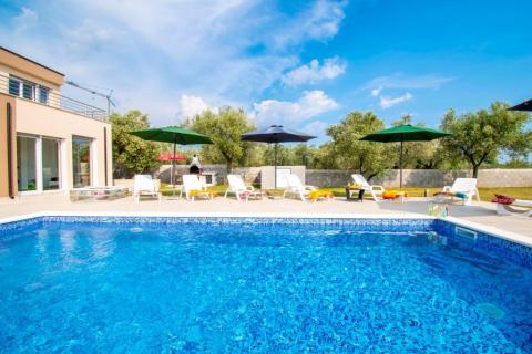 Istra, Vodnjan, moderna vila s bazenom i pogledom