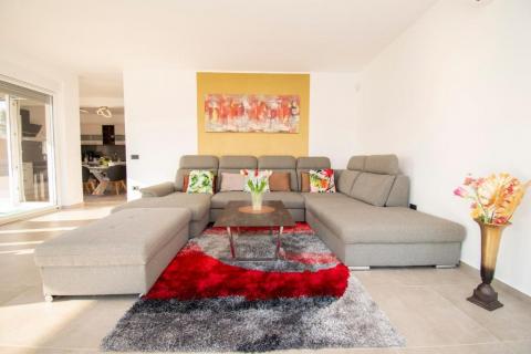 Istra, Vodnjan, moderna vila s bazenom i pogledom