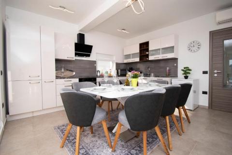 Istra, Vodnjan, moderna vila s bazenom i pogledom