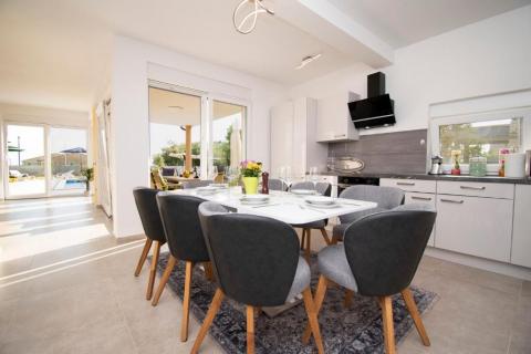 Istra, Vodnjan, moderna vila s bazenom i pogledom