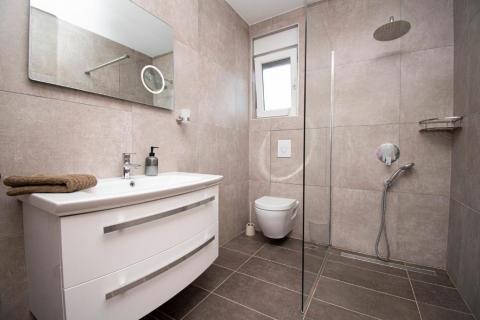 Istra, Vodnjan, moderna vila s bazenom i pogledom