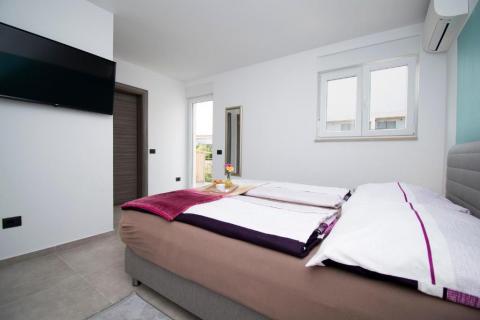 Istra, Vodnjan, moderna vila s bazenom i pogledom