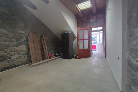 Ogulin centar-kuća sa dva poslovna prostora