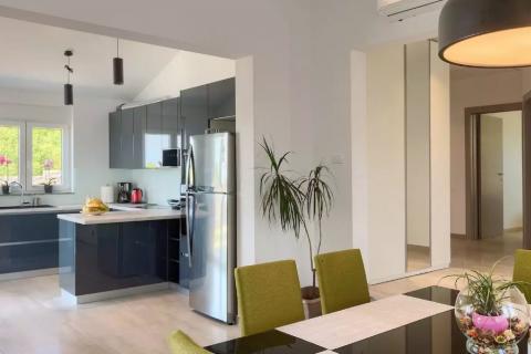 Pula - nova, moderna kuća s bazenom 145m2