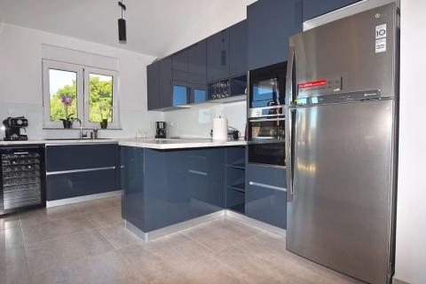 Pula - nova, moderna kuća s bazenom 145m2