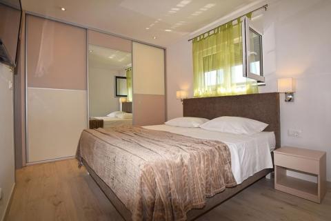 Pula - nova, moderna kuća s bazenom 145m2