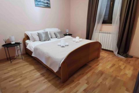 MEDVEJA - vila s  3 stana