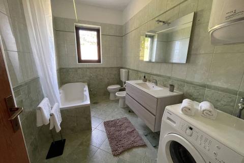 MEDVEJA - vila s  3 stana