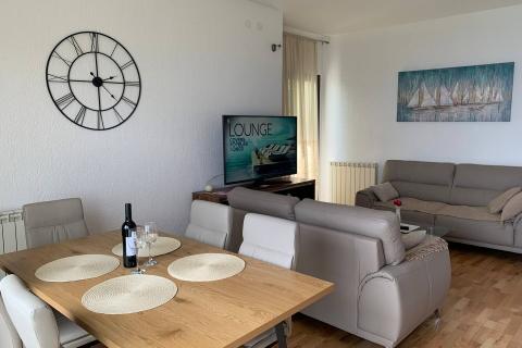 MEDVEJA - vila s  3 stana