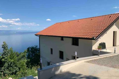 MEDVEJA - vila s  3 stana