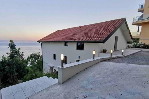 MEDVEJA - vila s  3 stana