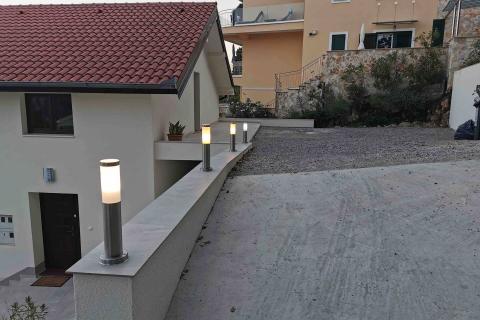 MEDVEJA - vila s  3 stana