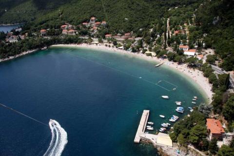 MEDVEJA - vila s  3 stana