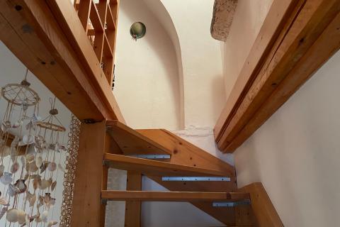 Krk, Kornić, kamena kuća 65 m2 s okućnicom 320 m2