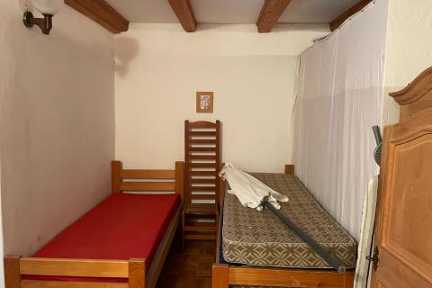 Krk, Kornić, kamena kuća 65 m2 s okućnicom 320 m2