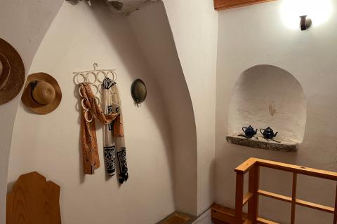 Krk, Kornić, kamena kuća 65 m2 s okućnicom 320 m2