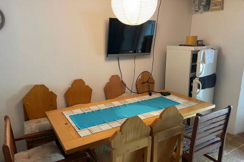 Krk, Kornić, kamena kuća 65 m2 s okućnicom 320 m2