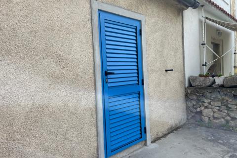 Krk, Kornić, kamena kuća 65 m2 s okućnicom 320 m2