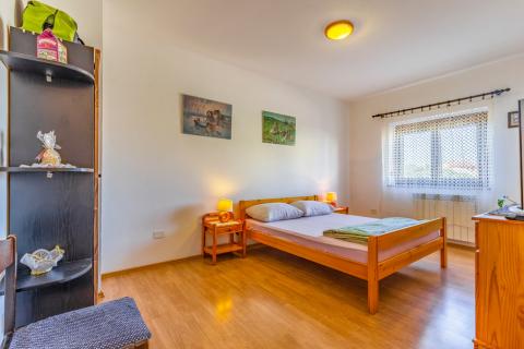 Istra, Pula, kuća sa pet stanova