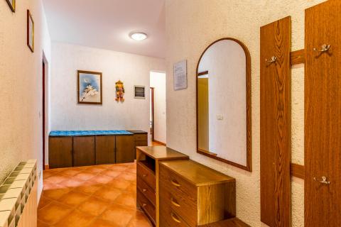 Istra, Pula, kuća sa pet stanova