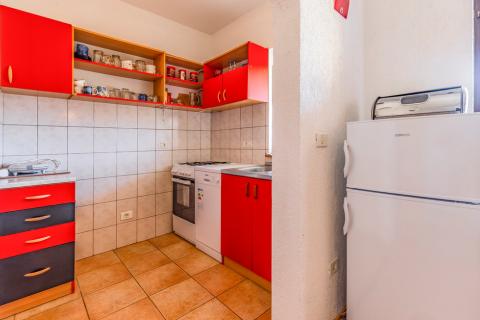 Istra, Pula, kuća sa pet stanova