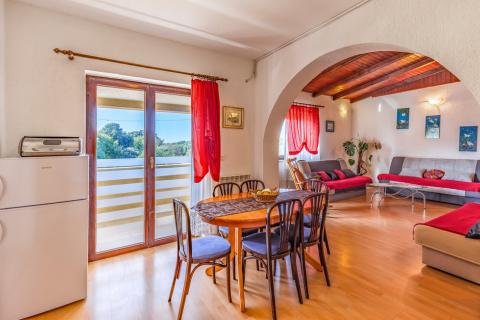 Istra, Pula, kuća sa pet stanova