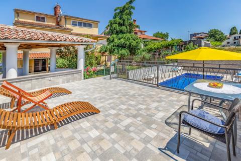 Istra, Pula, kuća sa pet stanova