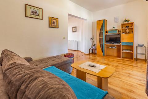 Istra, Pula, kuća sa pet stanova