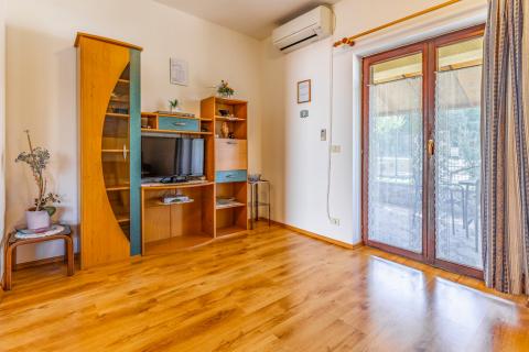 Istra, Pula, kuća sa pet stanova