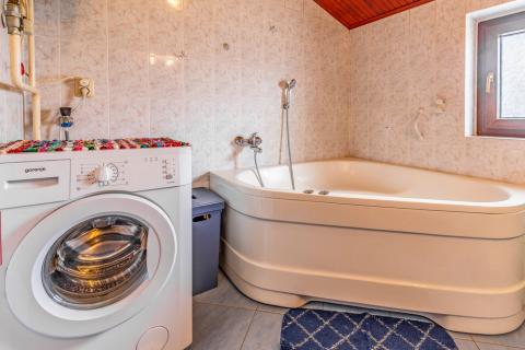 Istra, Pula, kuća sa pet stanova