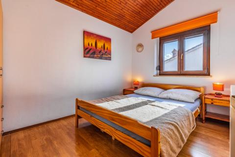 Istra, Pula, kuća sa pet stanova