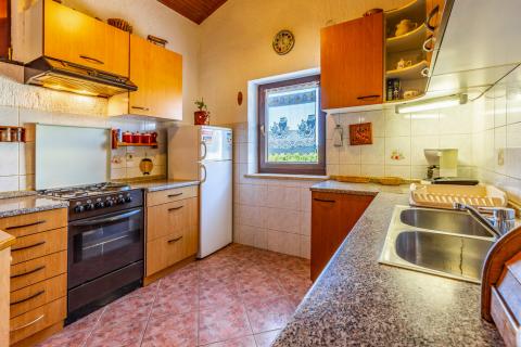 Istra, Pula, kuća sa pet stanova