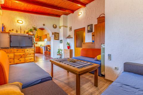 Istra, Pula, kuća sa pet stanova