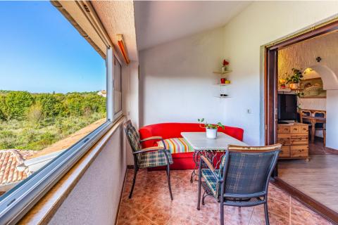 Istra, Pula, kuća sa pet stanova