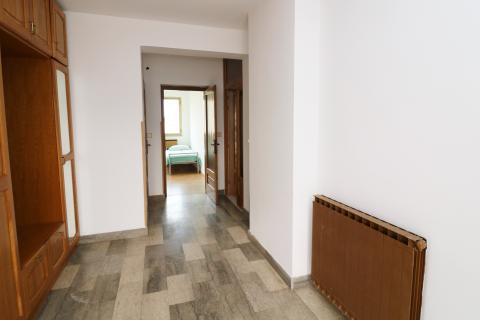 FUNTANA- kuća s poslovnim prostorom i 4 stambene jedinice