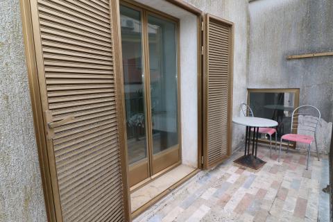 FUNTANA- kuća s poslovnim prostorom i 4 stambene jedinice